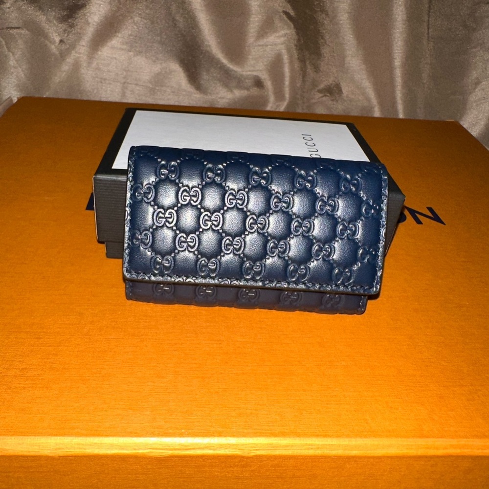 Gucci dark blue 6 key case
